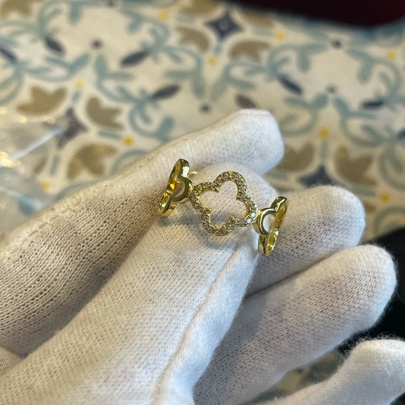 925 Sterling Silver Hollow Flower Minimalist Band Open Ring - Picture 4 of 7